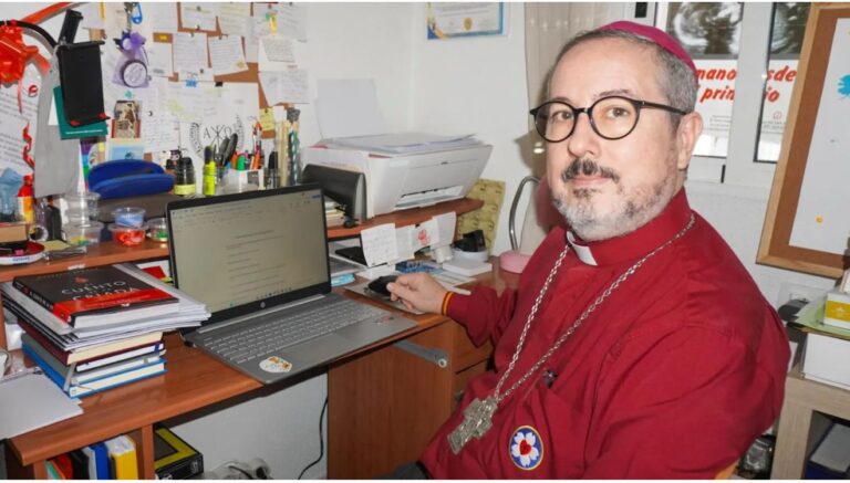 «Enseño a sacerdotes y médicos»